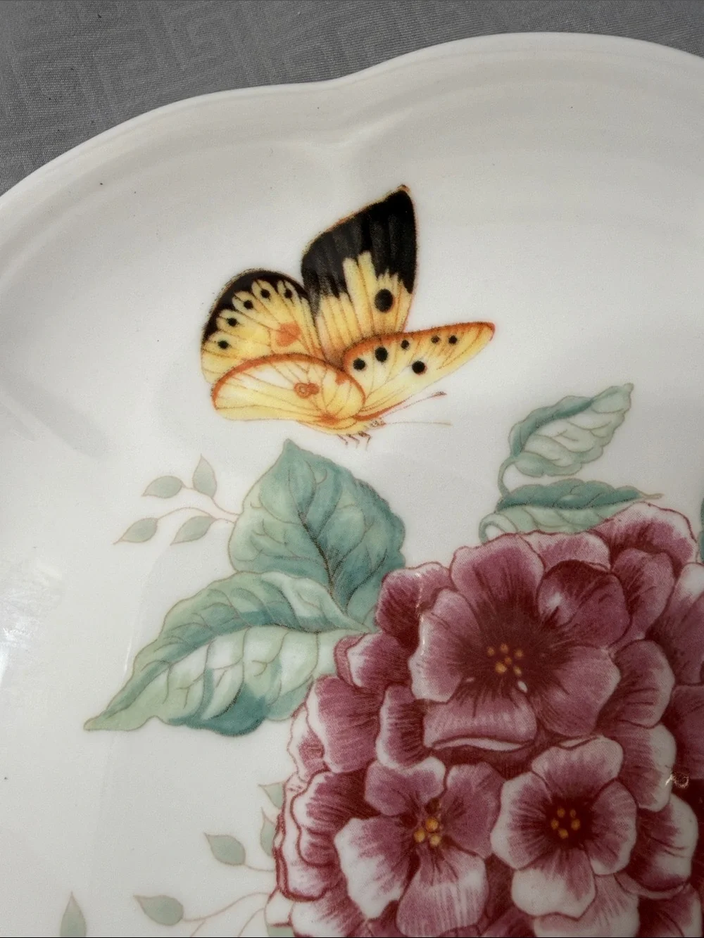 Lenox Butterfly Meadow Hydrangea Plate by Louise Le Luyer Scalloped Edges 9”